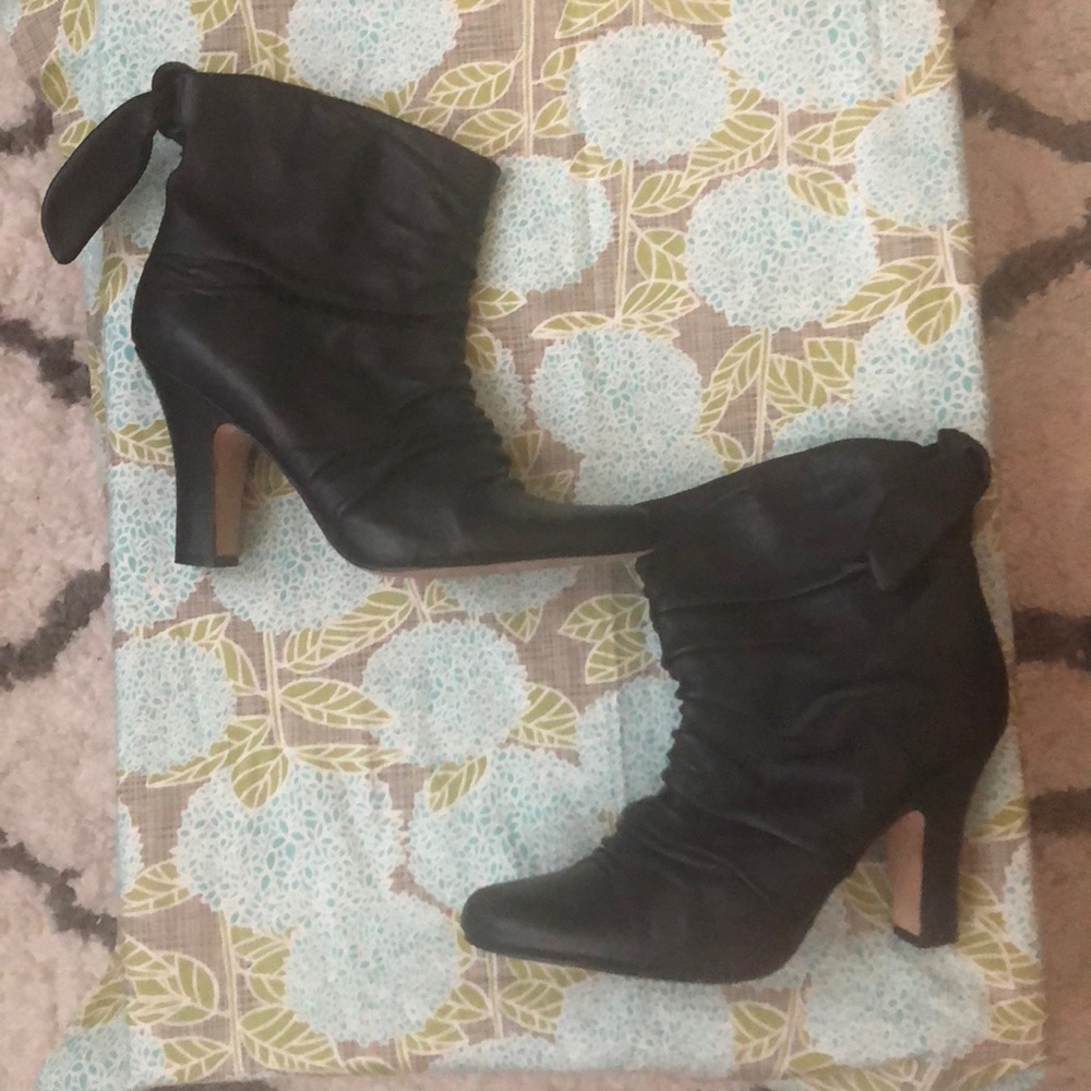 Aldo size 40 bow boots